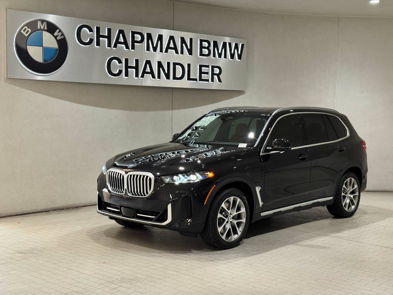 Used 2026 BMW X5 xDrive50e w/ Parking Assistance Package AWD/4WD image 1