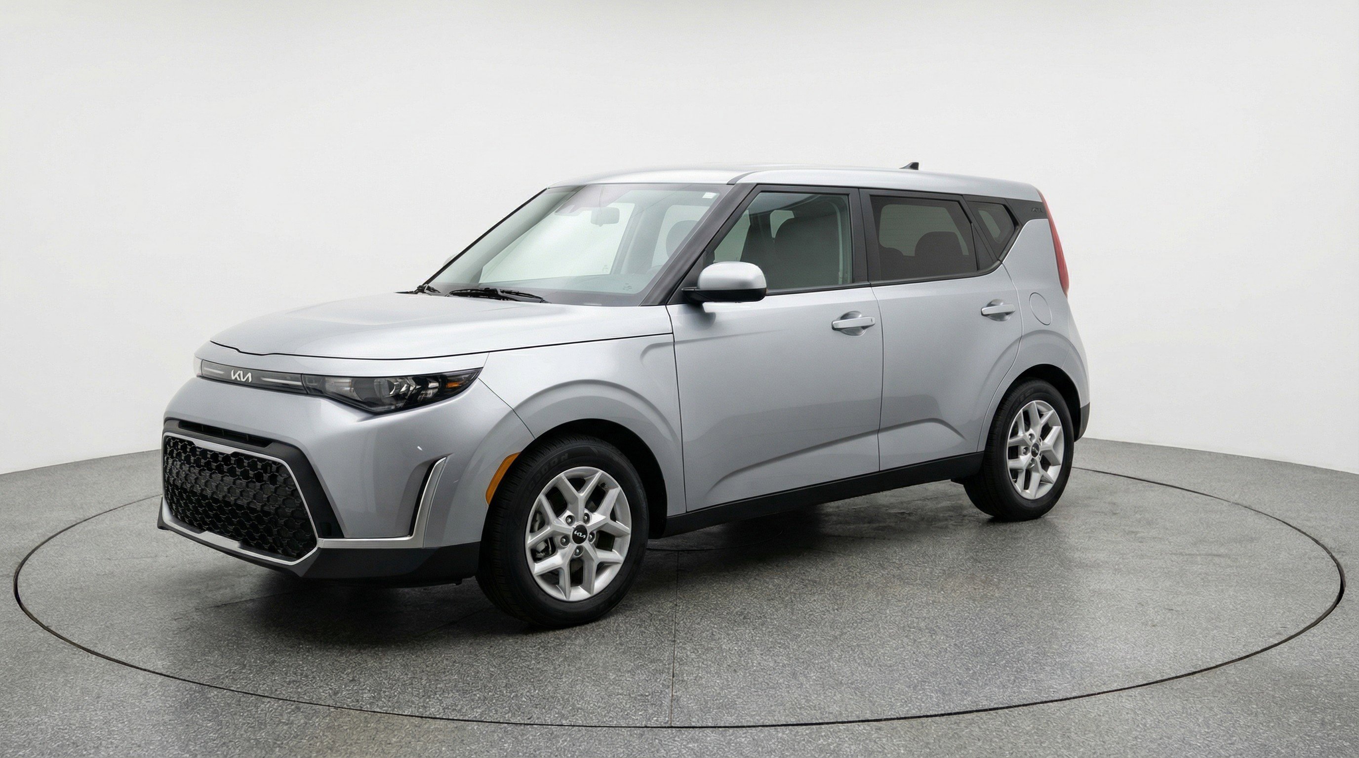 Used 2025 Kia Soul LX w/ LX Technology Package image 3