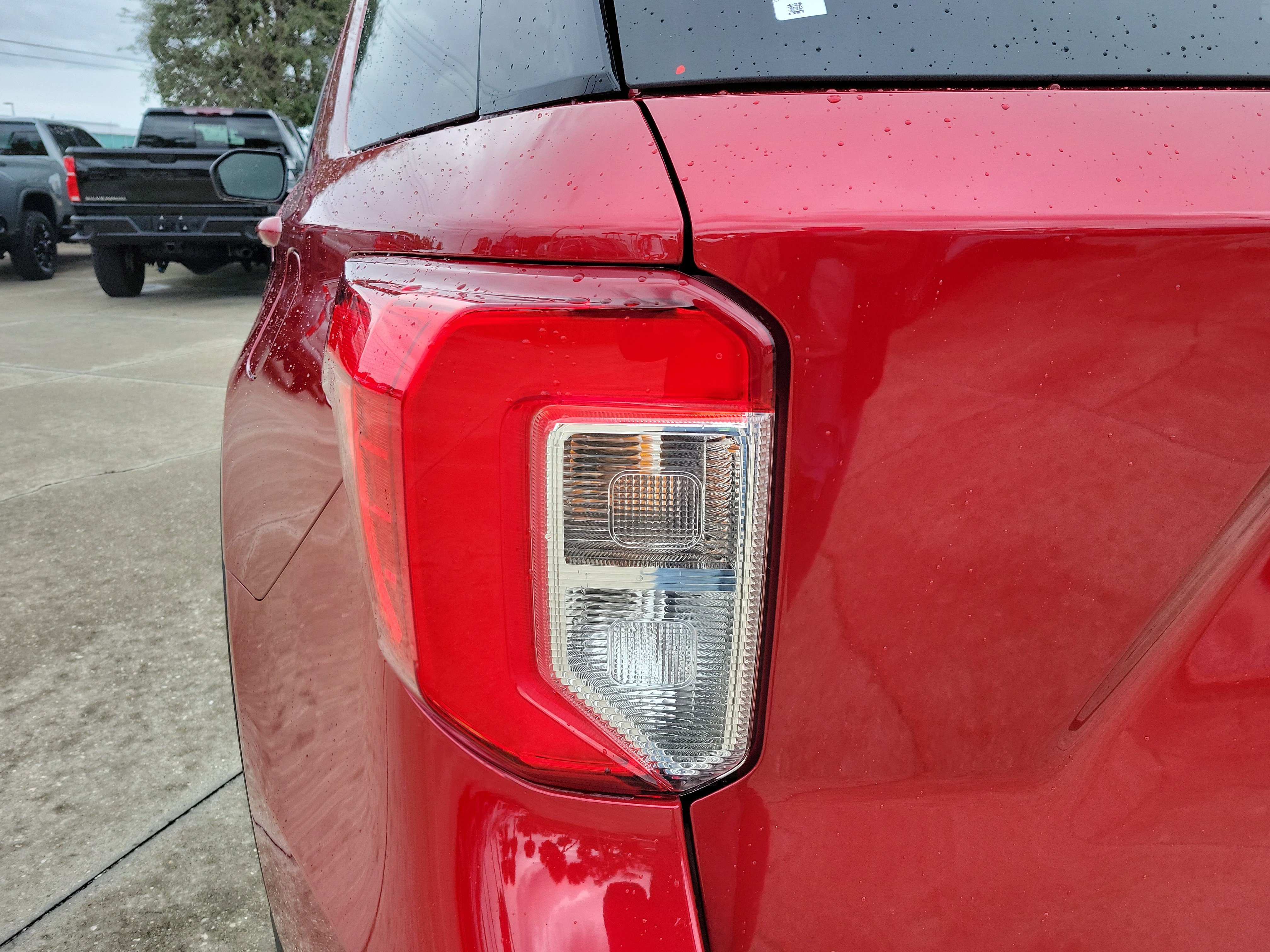 Used 2022 Ford Explorer XLT w/ Equipment Group 202A image 10