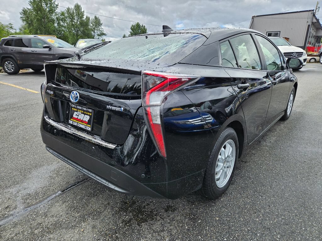 Used 2017 Toyota Prius Two w/ Prius Two Safety Plus Package FWD image 4