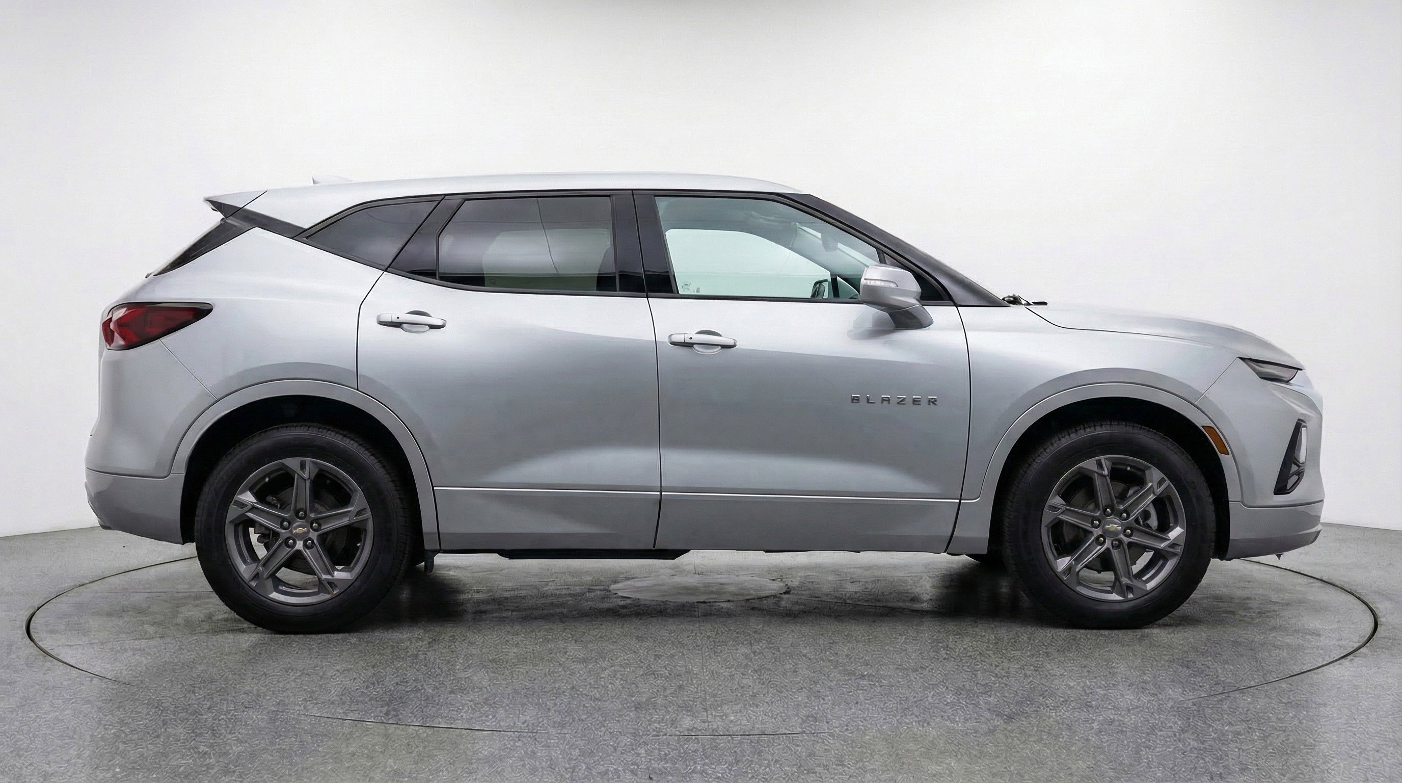 Used 2025 Chevrolet Blazer LT FWD image 11