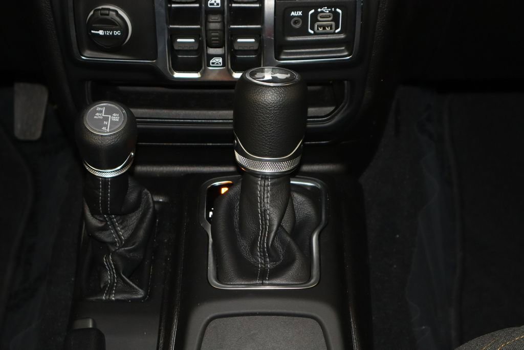 Used 2025 Jeep Wrangler Unlimited Sahara w/ Safety Group image 13