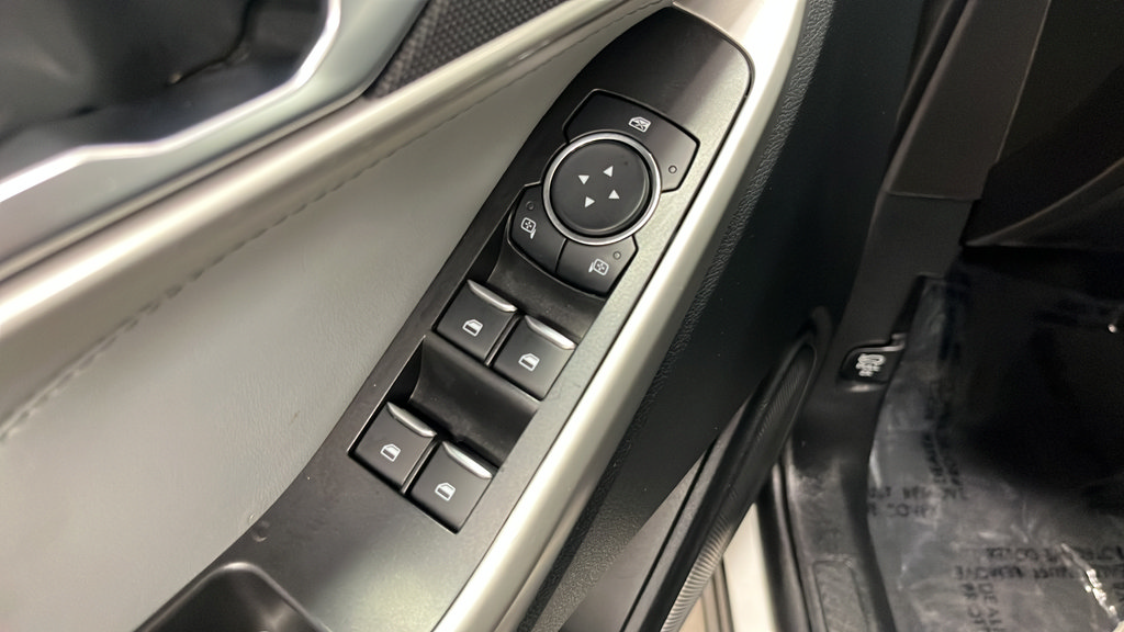 Used 2023 Ford Explorer XLT w/ Equipment Group 202A AWD/4WD image 22