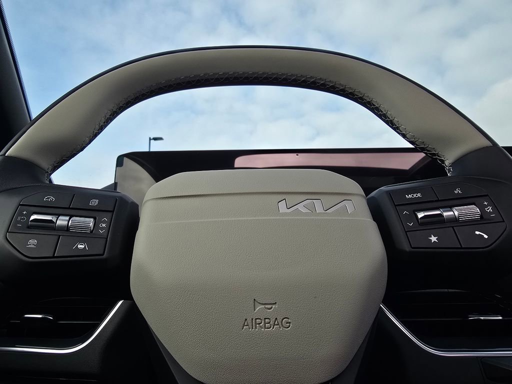 New 2025 Kia K4 GT-Line w/ GT-Line Premium Package image 25