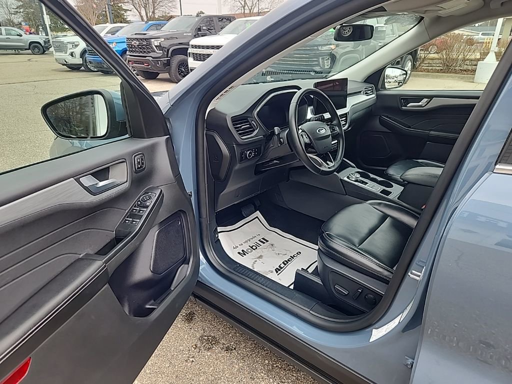 Used 2024 Ford Escape Platinum AWD/4WD image 9
