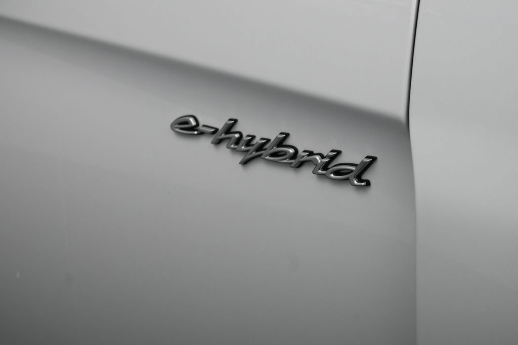 Certified 2025 Porsche Panamera 4S AWD/4WD image 32