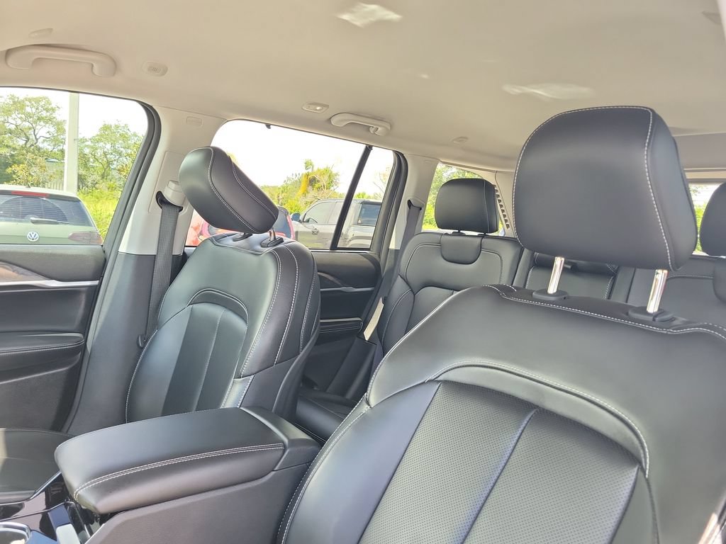 Used 2023 Jeep Grand Cherokee Limited w/ Luxury Tech Group II RWD image 21