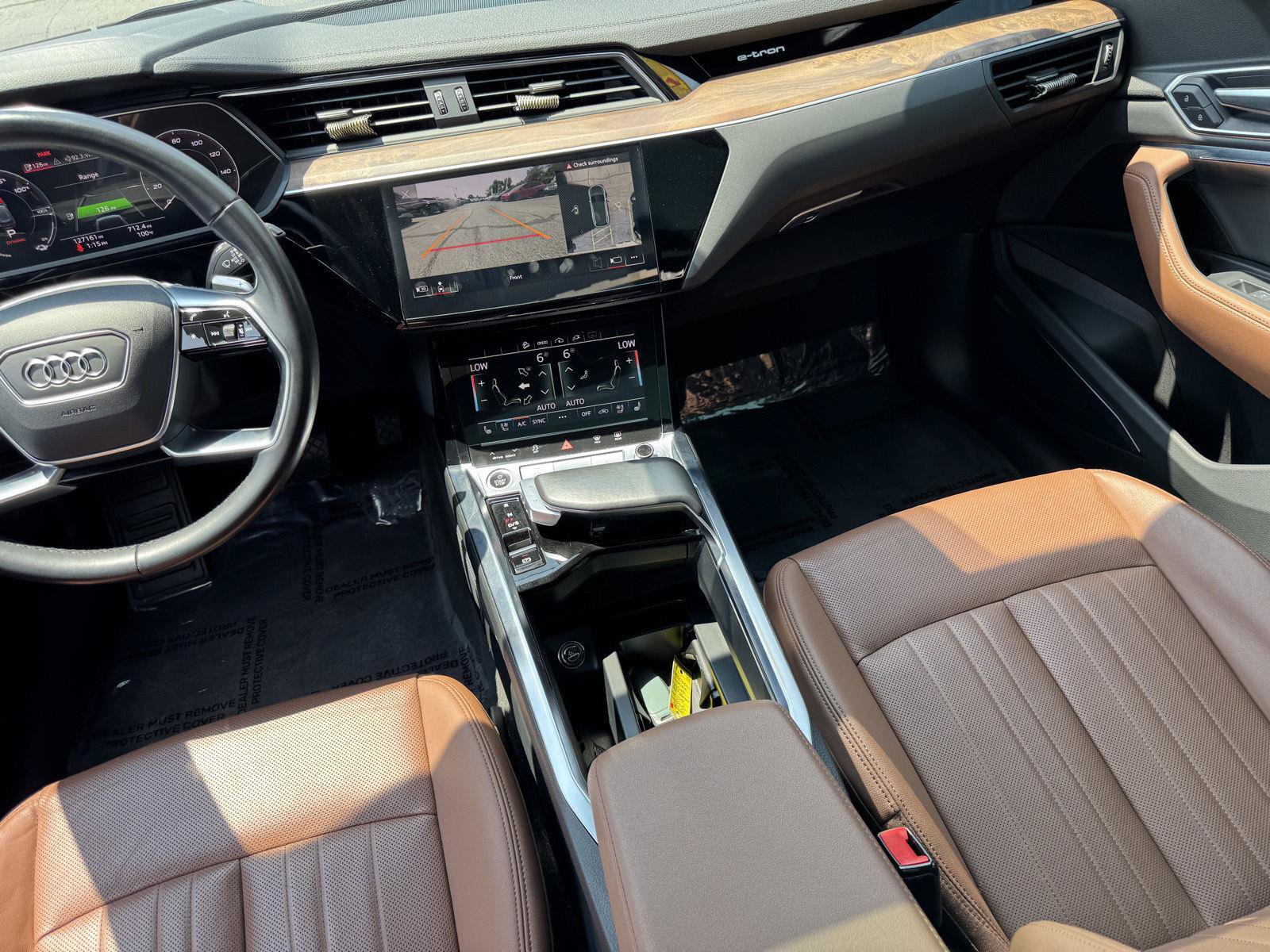 Used 2022 Audi e-tron Premium Plus w/ Premium Plus Package AWD/4WD image 38