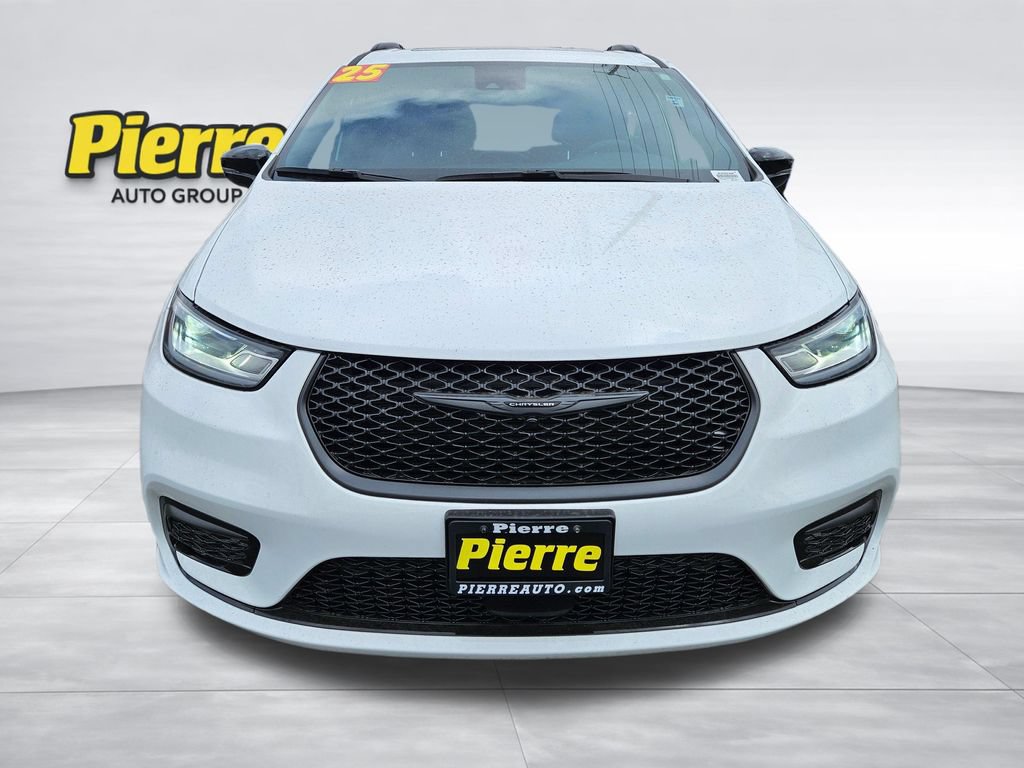 Used 2025 Chrysler Pacifica Limited FWD image 8