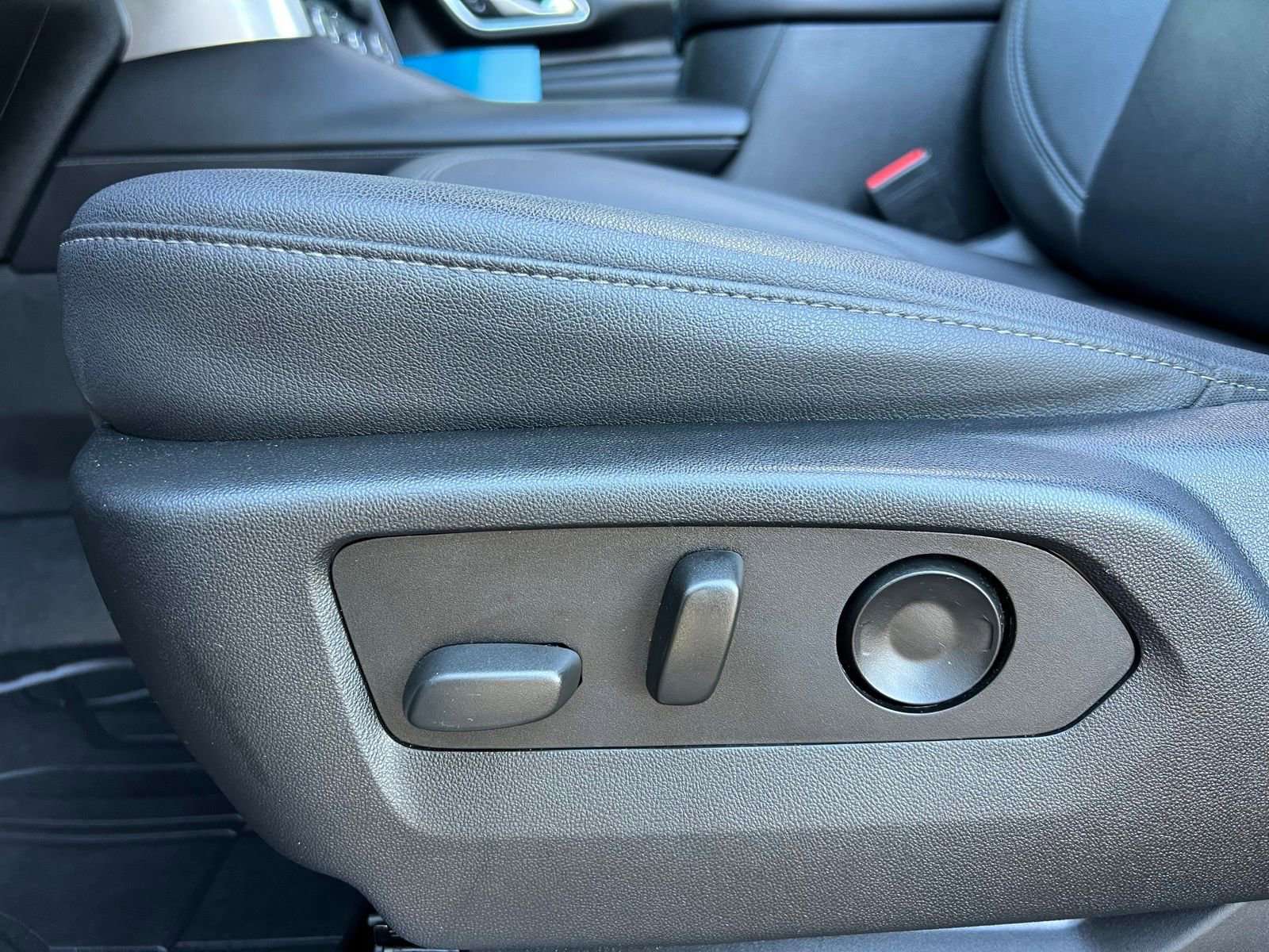 Used 2022 Chevrolet Tahoe Z71 w/ Luxury Package image 36