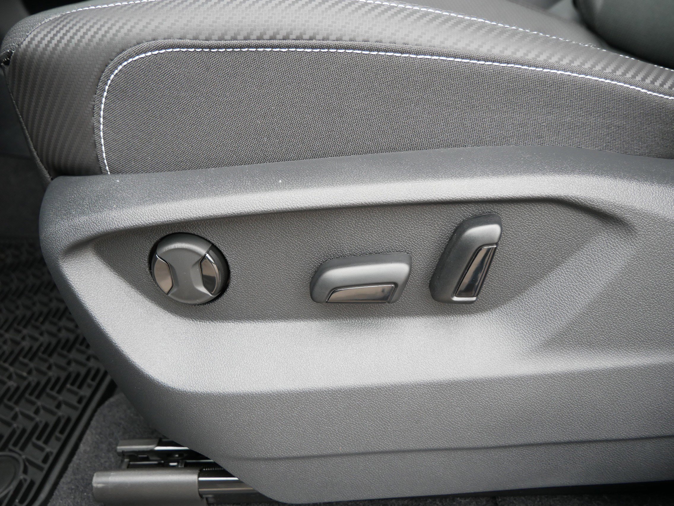 New 2025 Volkswagen Atlas Cross Sport SE image 14