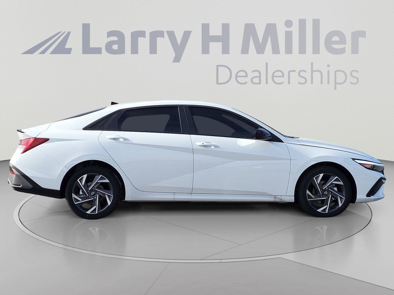 New 2025 Hyundai Elantra SEL FWD image 8