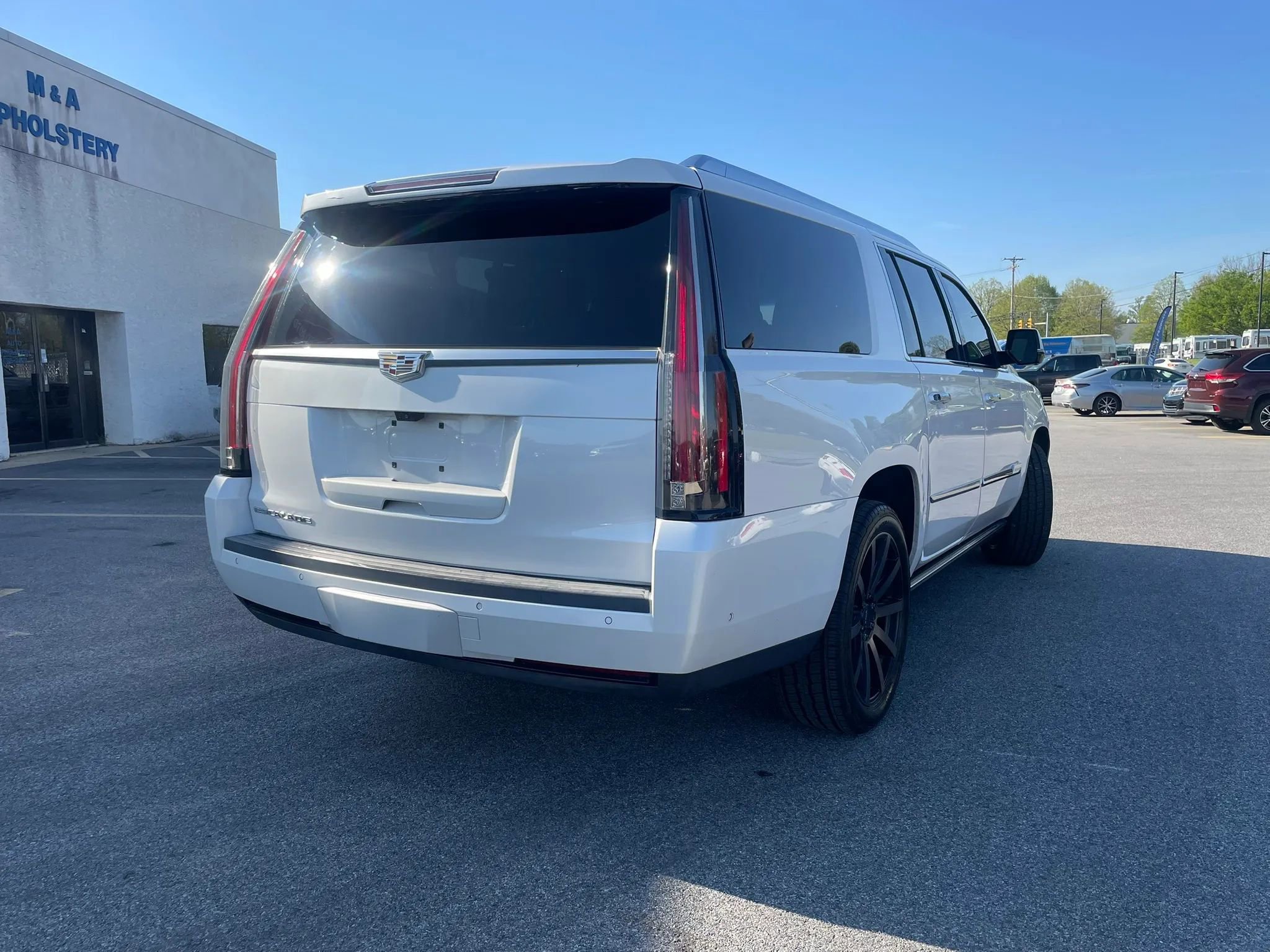 Used 2018 Cadillac Escalade ESV Premium Luxury AWD/4WD image 13