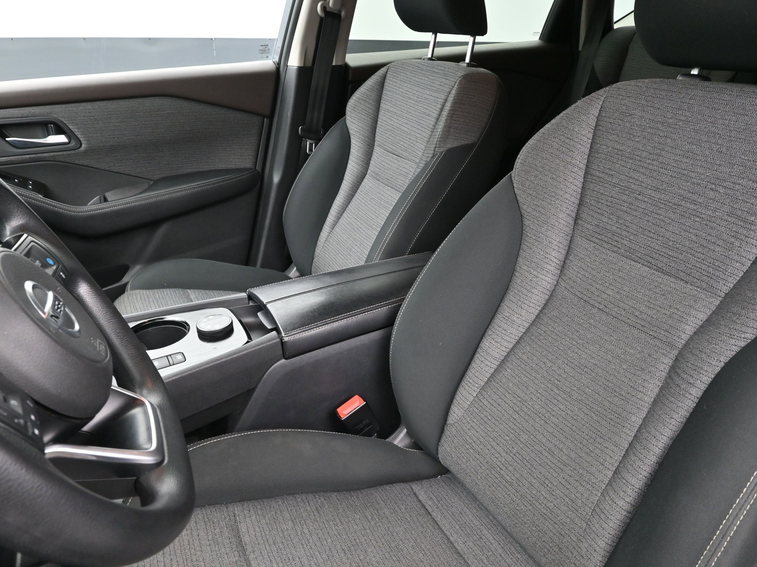 Used 2021 Nissan Rogue SV image 11