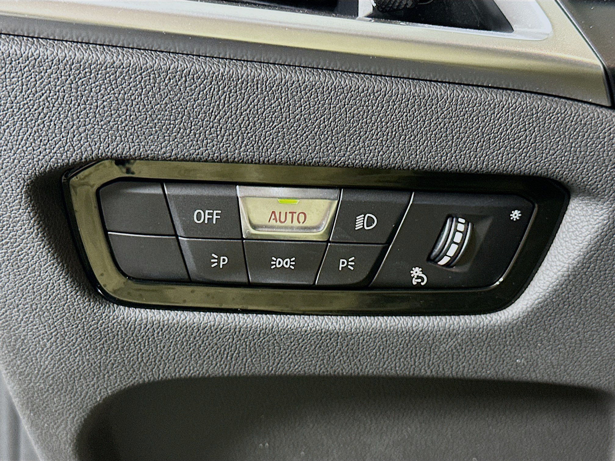 Used 2025 BMW 330i Sedan RWD image 17