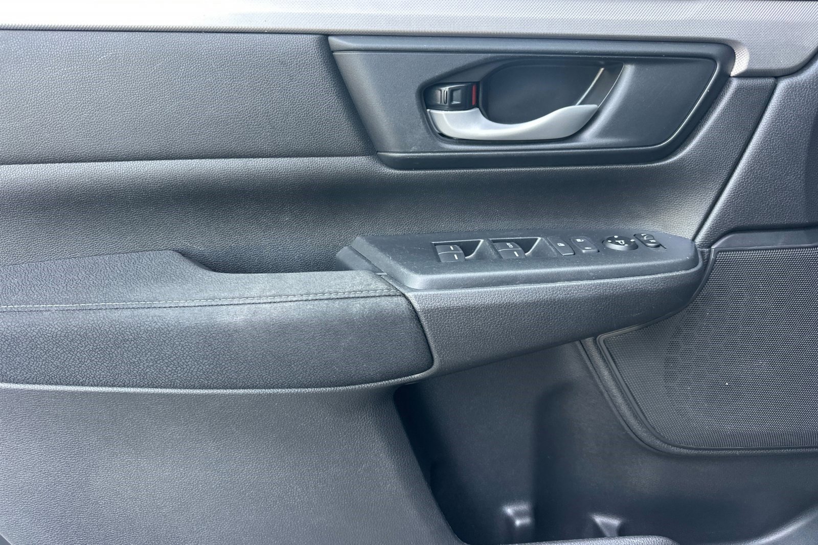 Used 2019 Honda CR-V LX image 12