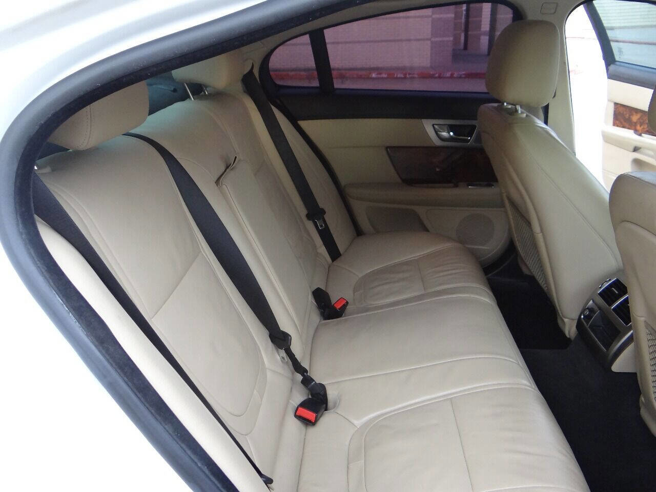 Used 2015 Jaguar XF Premium image 23