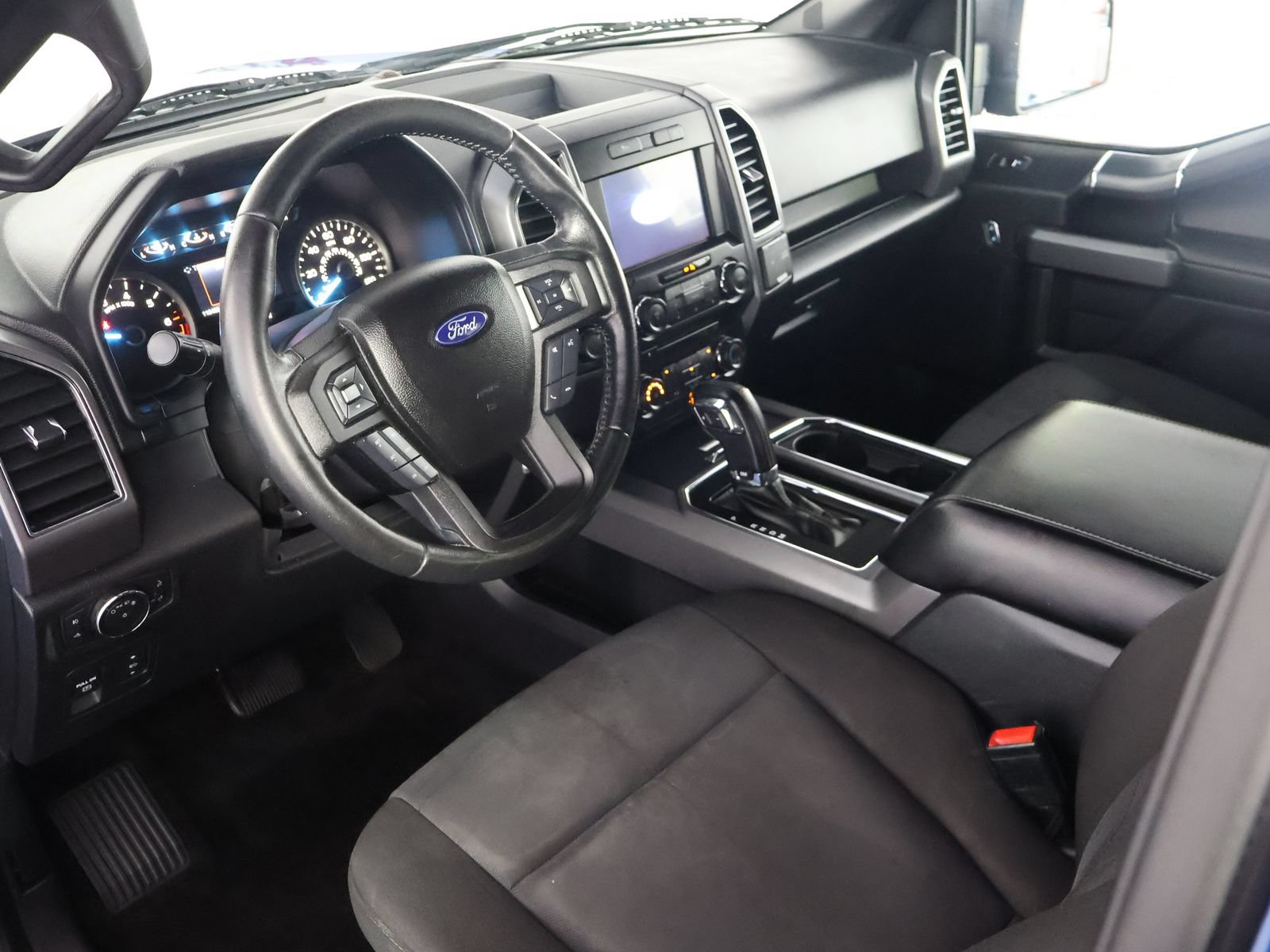 Used 2018 Ford F150 XLT w/ Equipment Group 302A Luxury AWD/4WD image 23