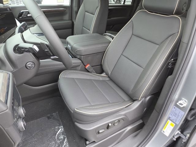 New 2025 Chevrolet Suburban Premier image 35