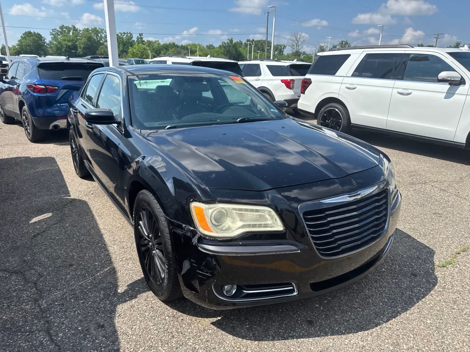Used 2014 Chrysler 300 AWD w/ Driver Convenience Group image 9