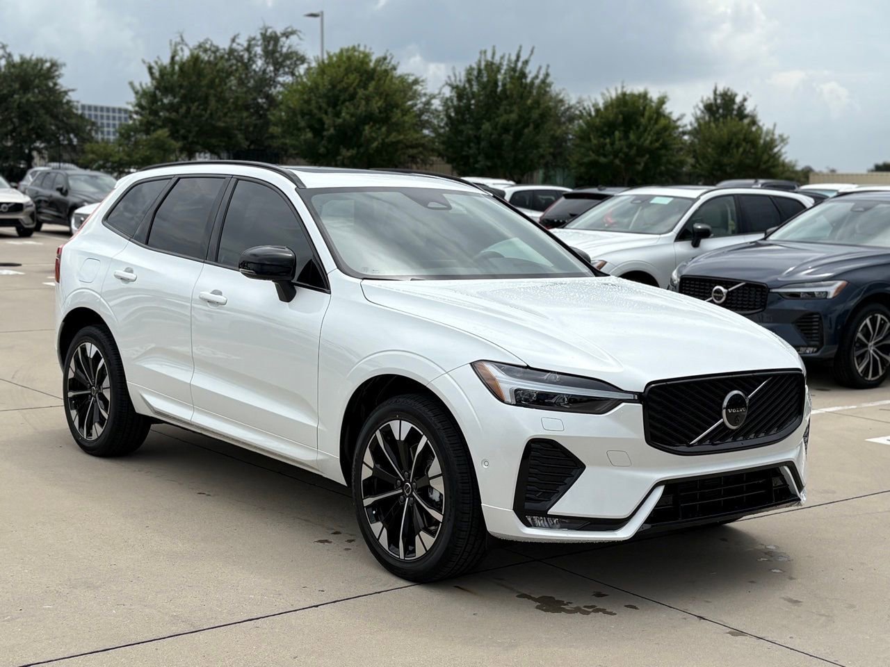 New 2026 Volvo XC60 B5 Plus w/ Protection Package Premier AWD/4WD image 4