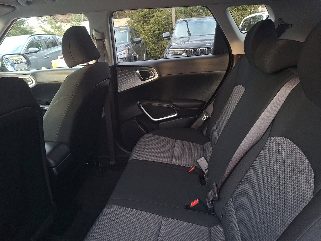 Used 2023 Kia Soul LX image 20