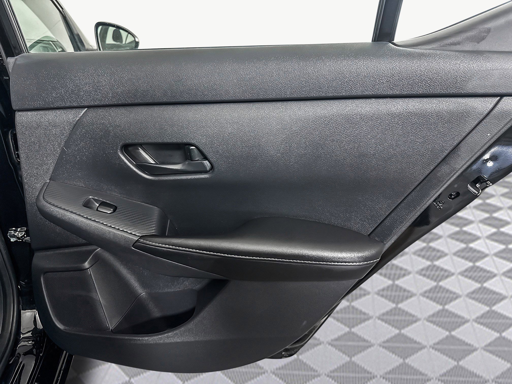 Used 2025 Nissan Sentra SV image 28