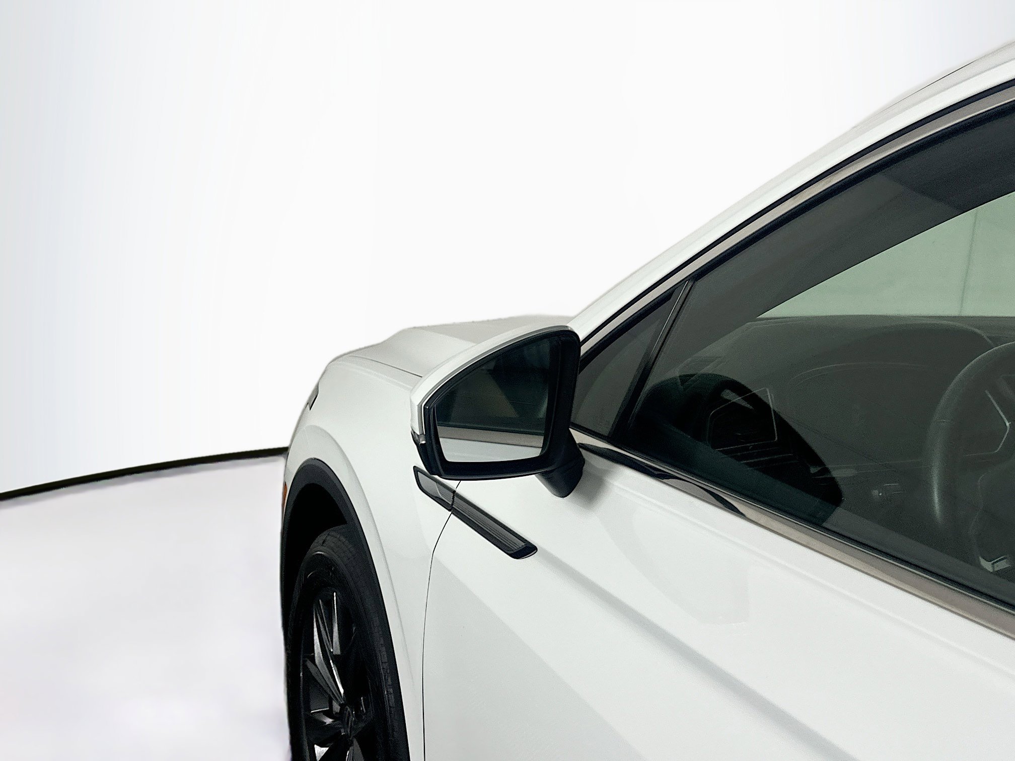 Used 2024 Volkswagen Tiguan SE image 16