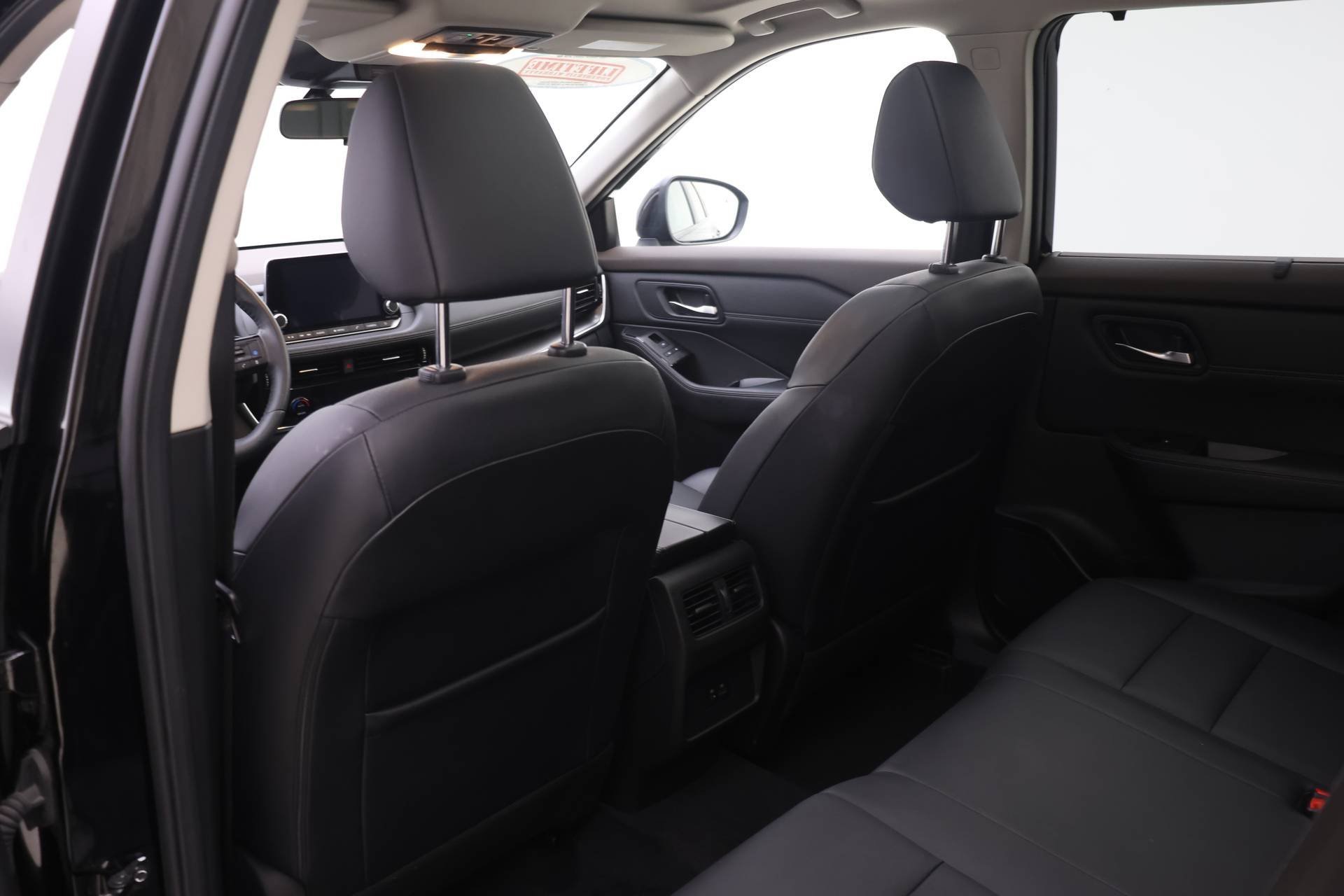 Used 2022 Nissan Rogue SV w/ SV Premium Package image 10