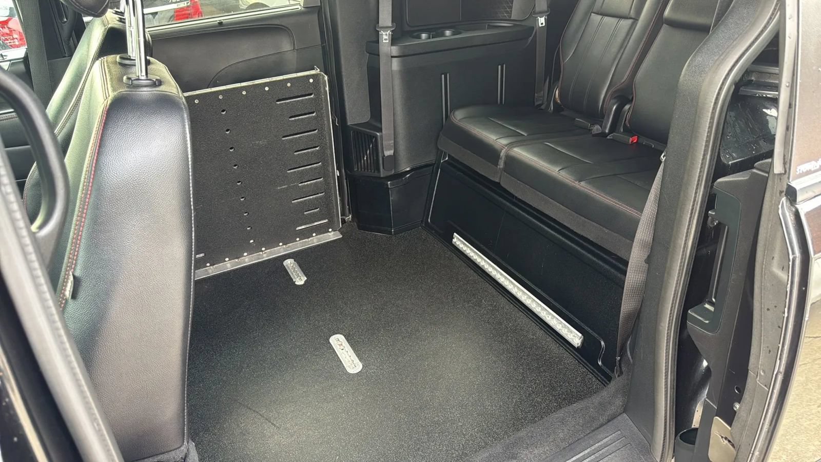Used 2014 Dodge Grand Caravan R/T w/ Driver Convenience Group FWD image 10