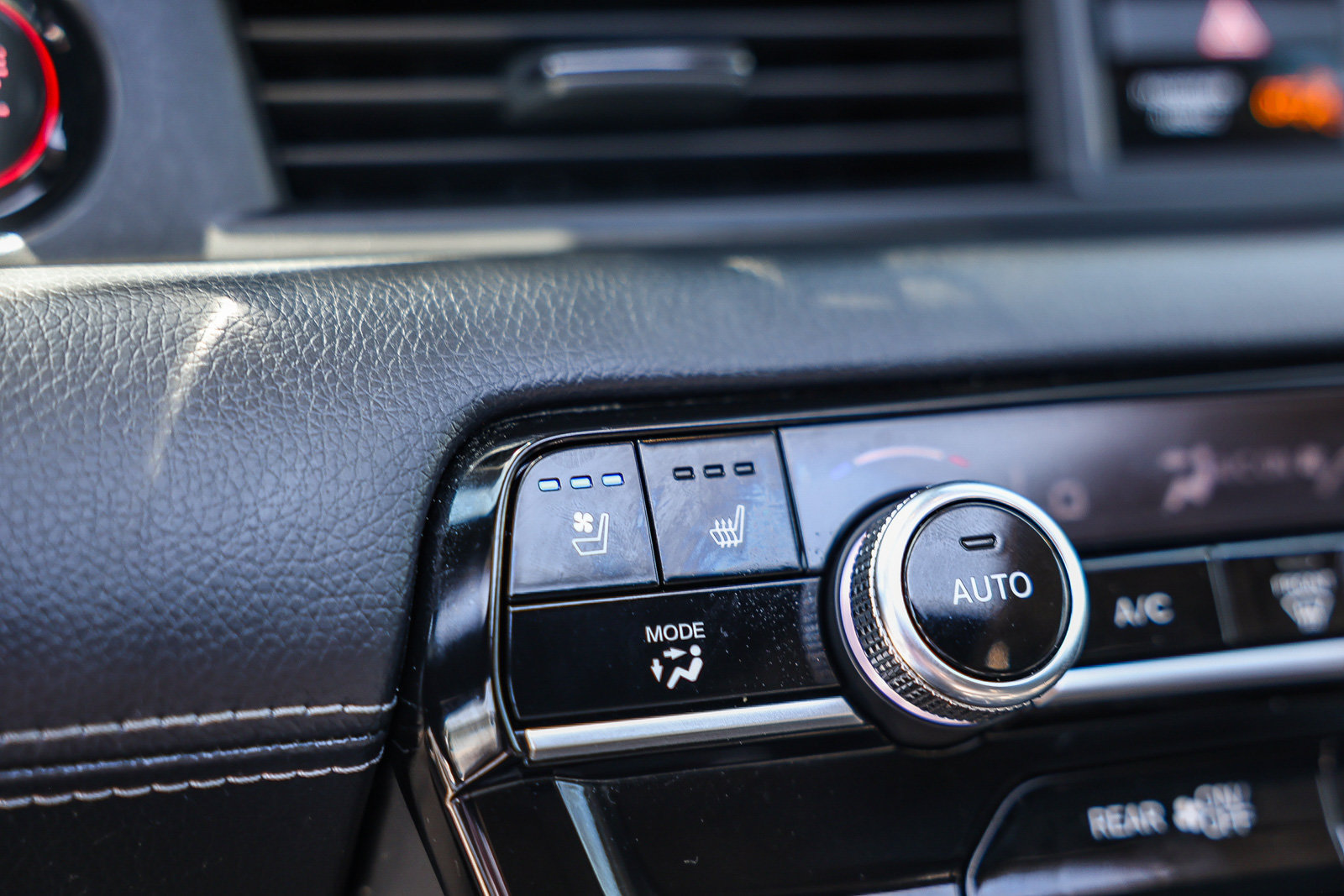 Certified 2024 Honda Pilot Elite image 19