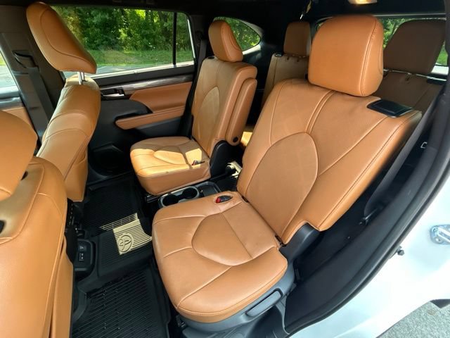 Certified 2025 Toyota Highlander Platinum AWD/4WD image 36