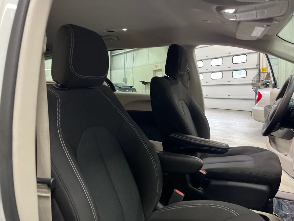 Used 2023 Chrysler Voyager LX FWD image 35