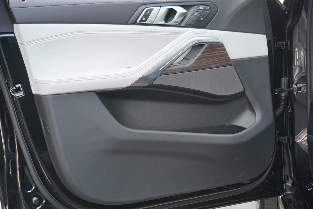 New 2026 BMW X6 xDrive40i w/ Climate Comfort Package image 8
