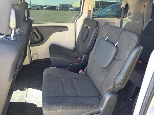 Used 2017 Dodge Grand Caravan SE image 12