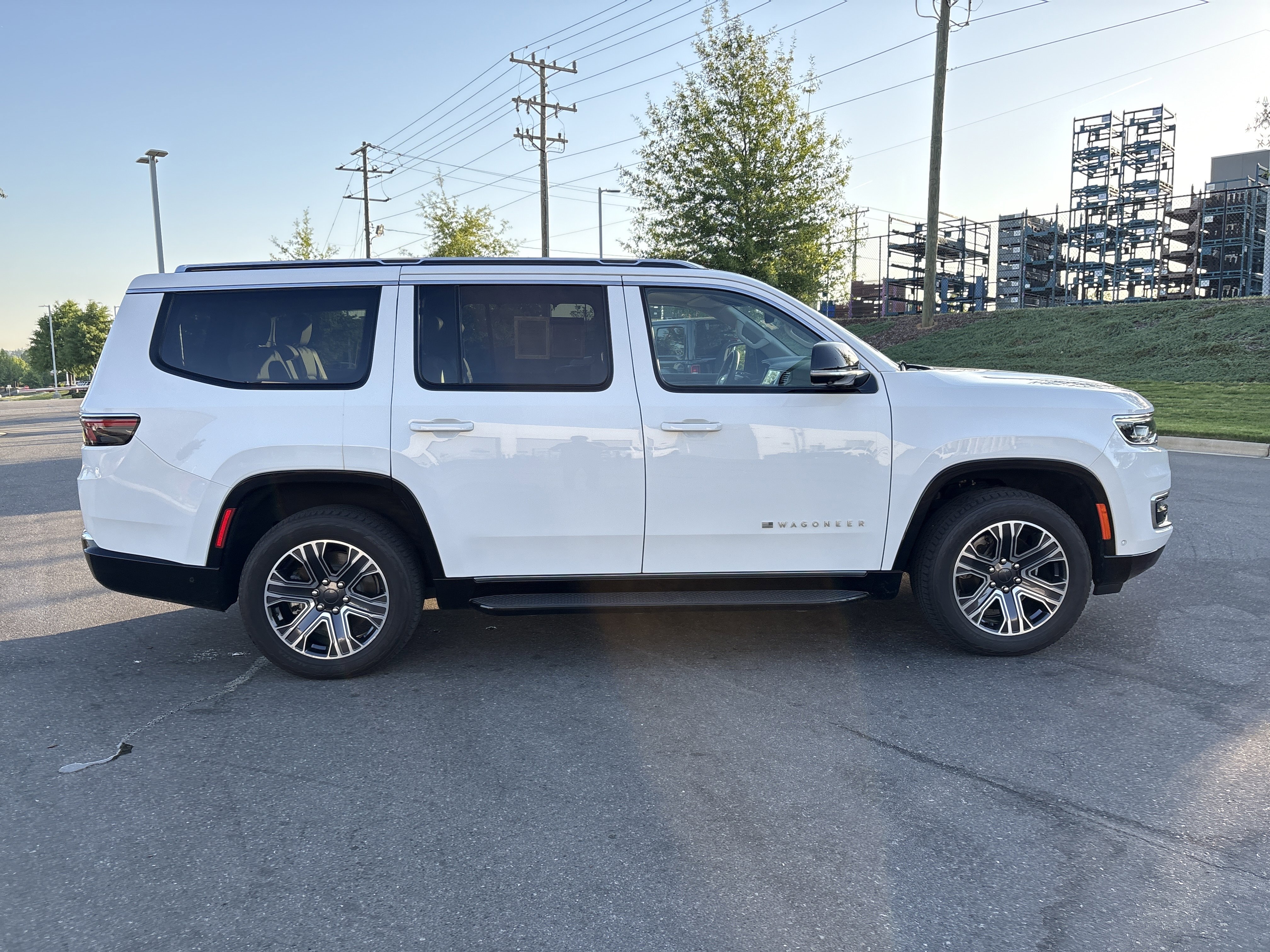 Used 2024 Jeep Wagoneer 2WD w/ Premium Group I image 10