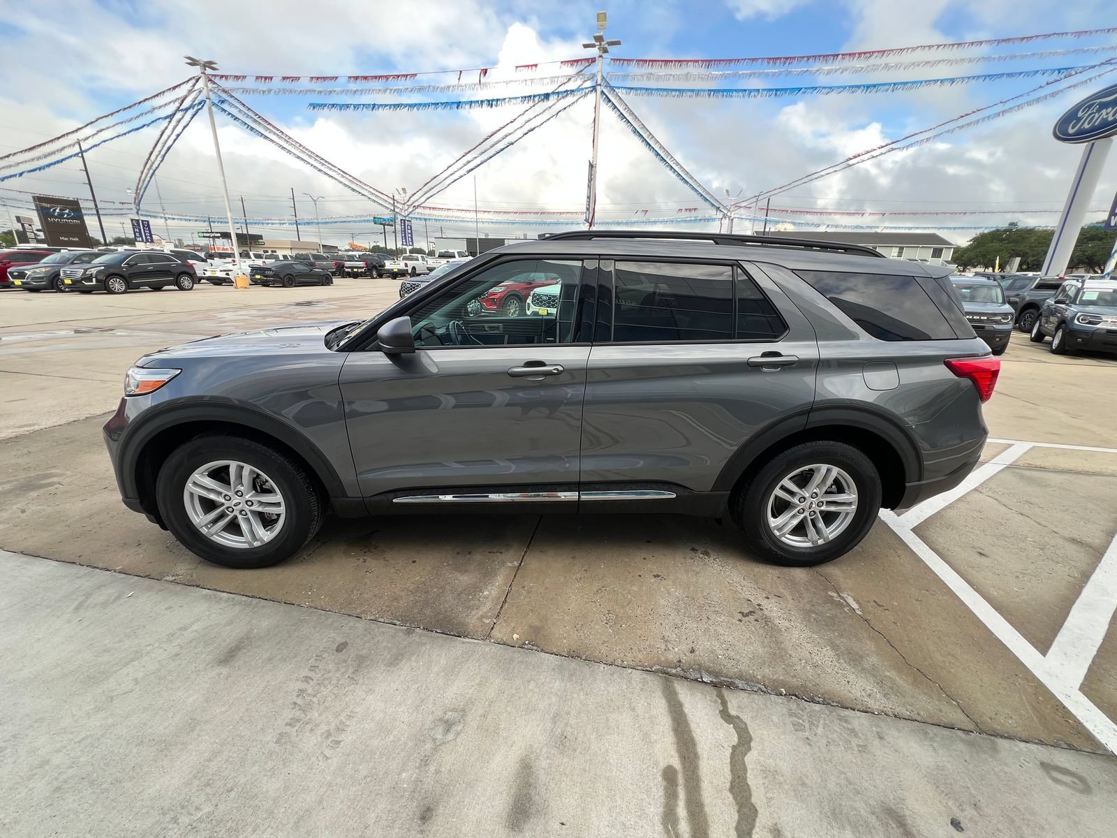 Used 2023 Ford Explorer XLT w/ Equipment Group 202A RWD image 6