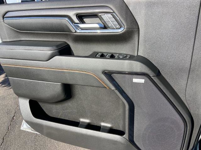 Used 2024 GMC Sierra 2500 AT4 w/ AT4 Preferred Package image 19