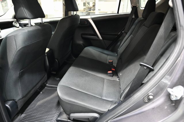 Used 2018 Toyota RAV4 LE image 11