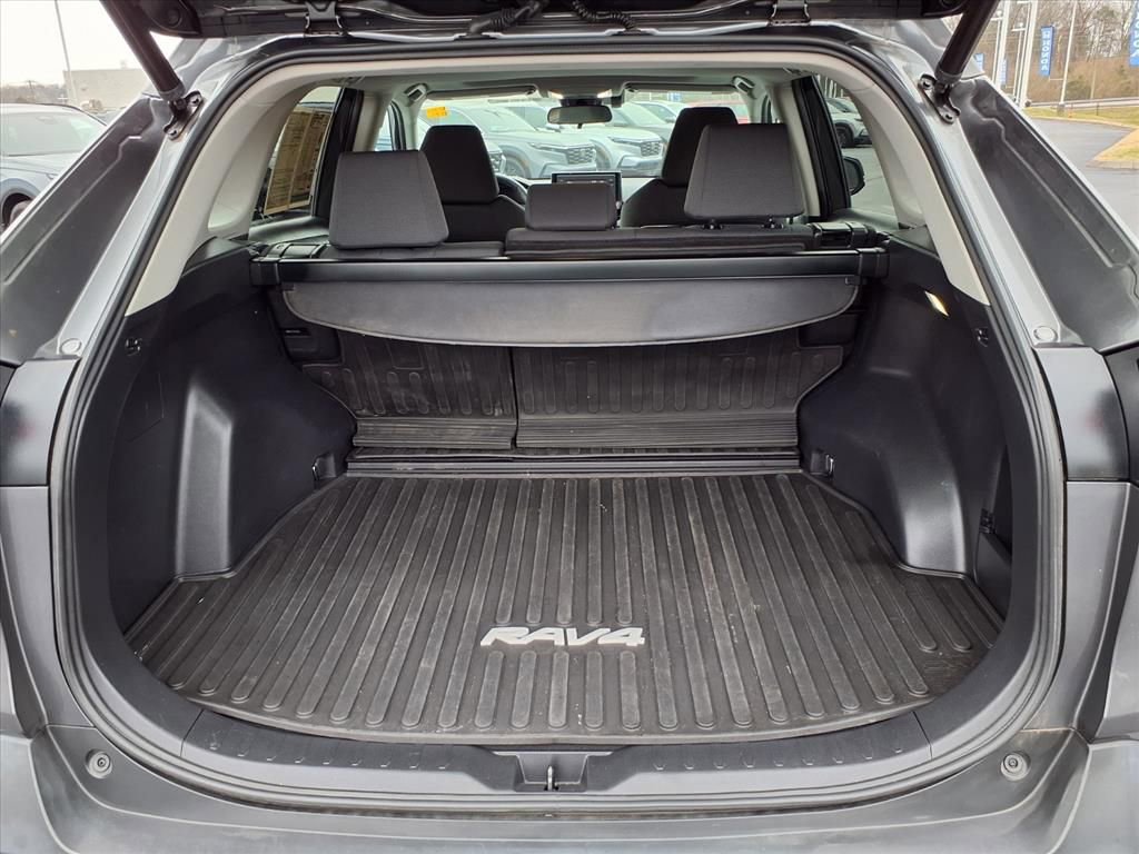 Used 2022 Toyota RAV4 XLE w/ Convenience Package image 25
