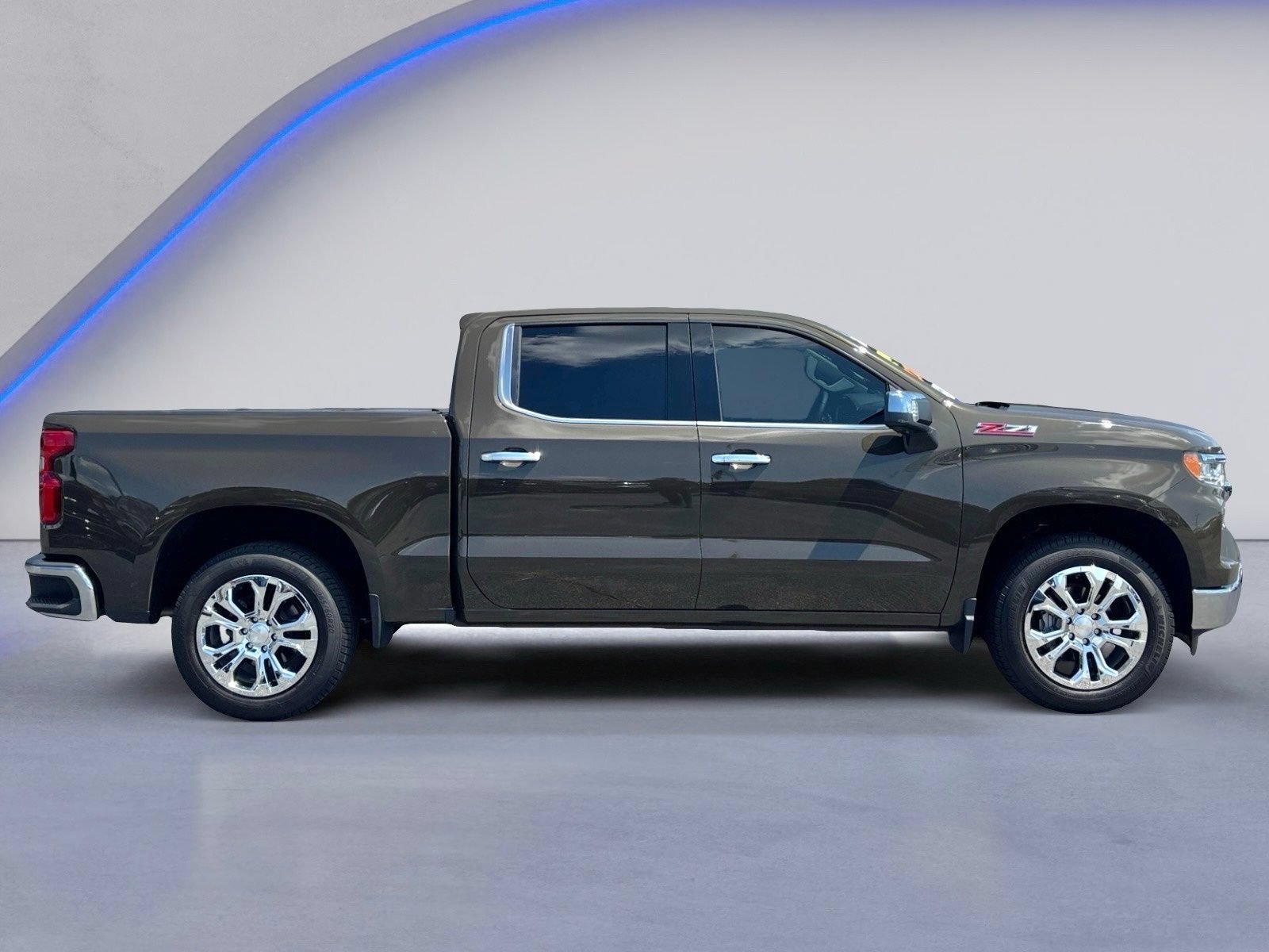 Used 2023 Chevrolet Silverado 1500 LTZ w/ LTZ Premium Package AWD/4WD image 6