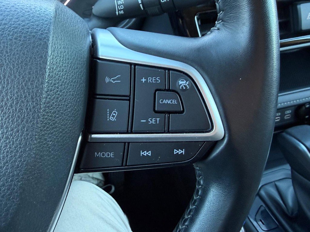 Used 2023 Toyota Highlander LE image 19