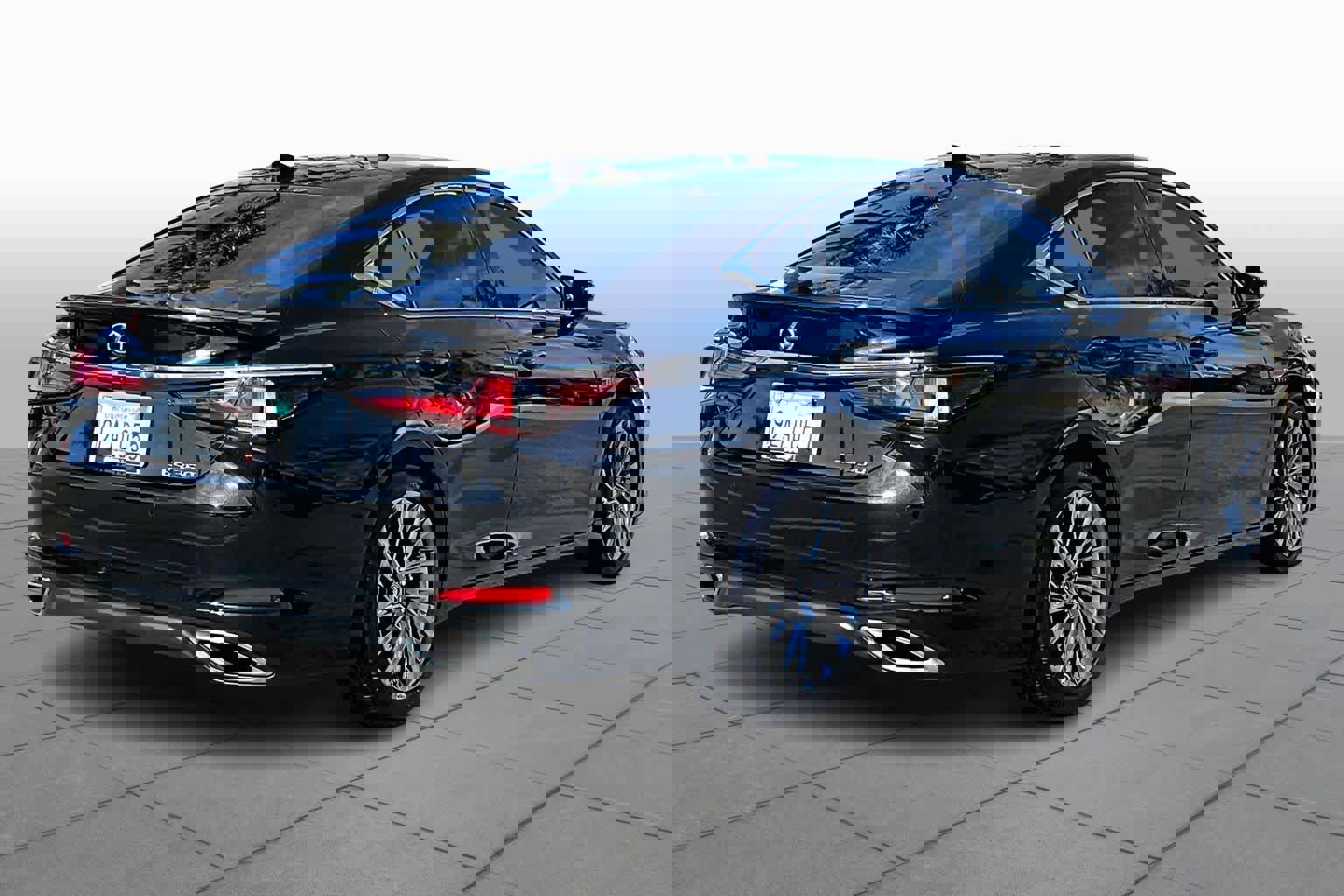 Used 2024 Lexus ES 350 w/ Accessory Package (Z1) image 12