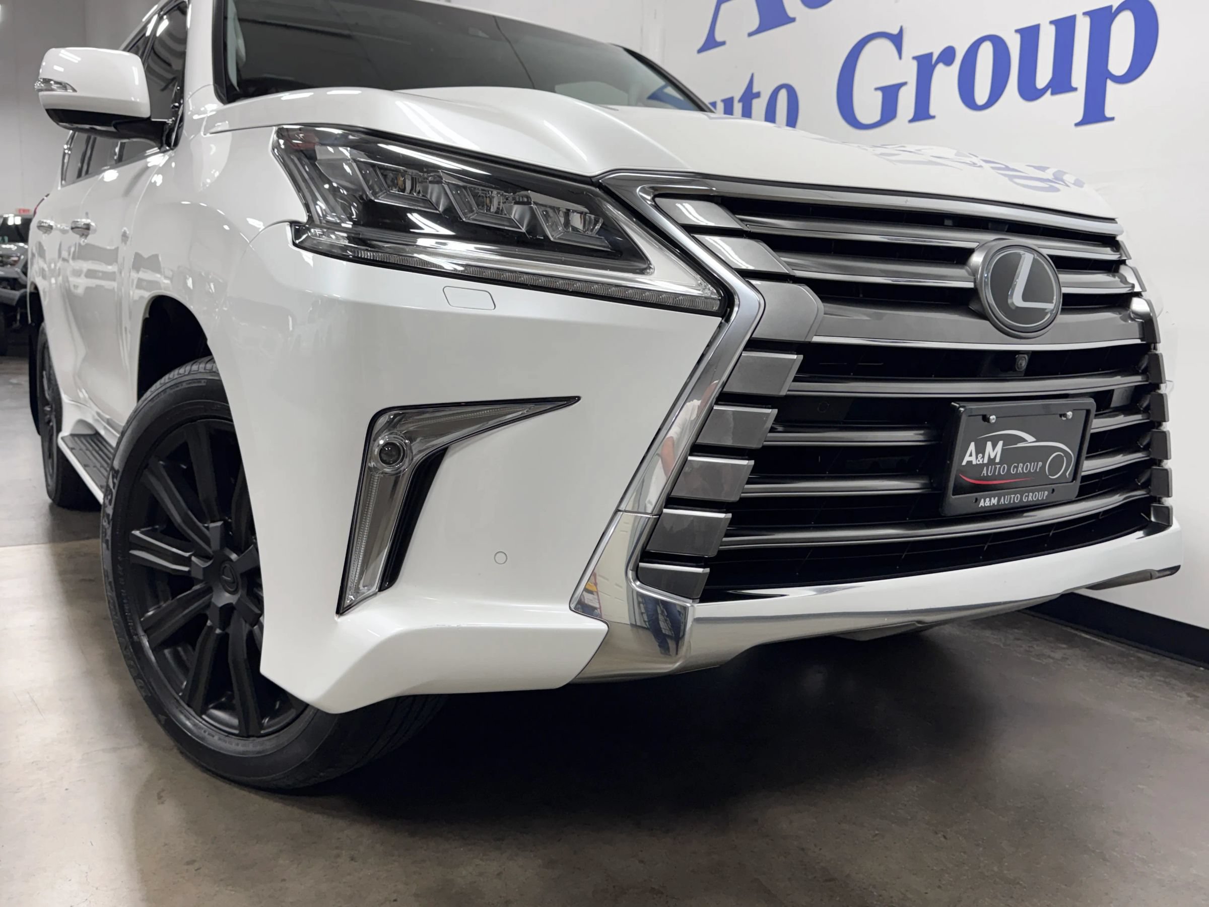 Used 2016 Lexus LX 570 4WD w/ Luxury Package image 23