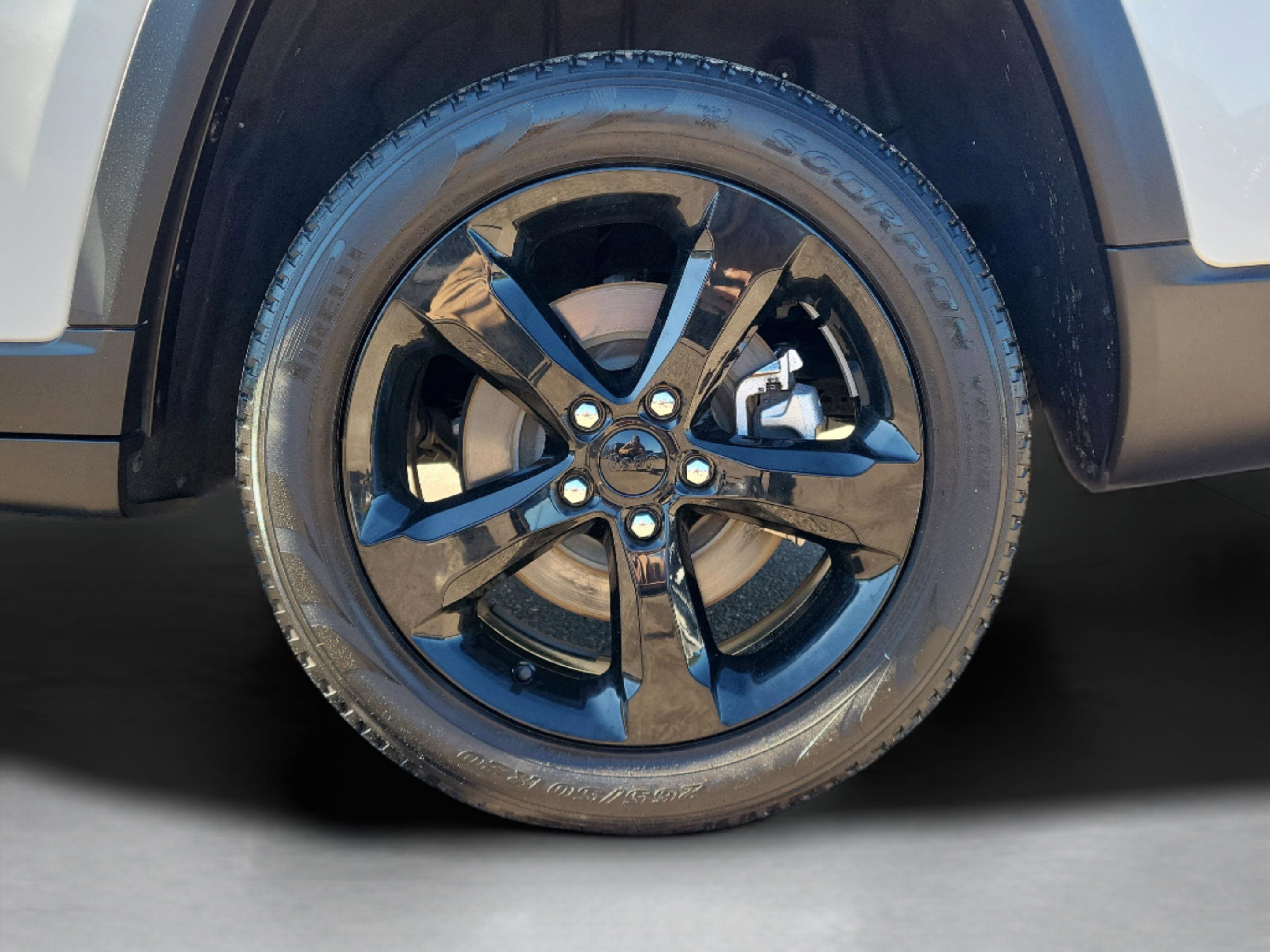 Used 2023 Jeep Grand Cherokee L Limited w/ Black Appearance Package image 5