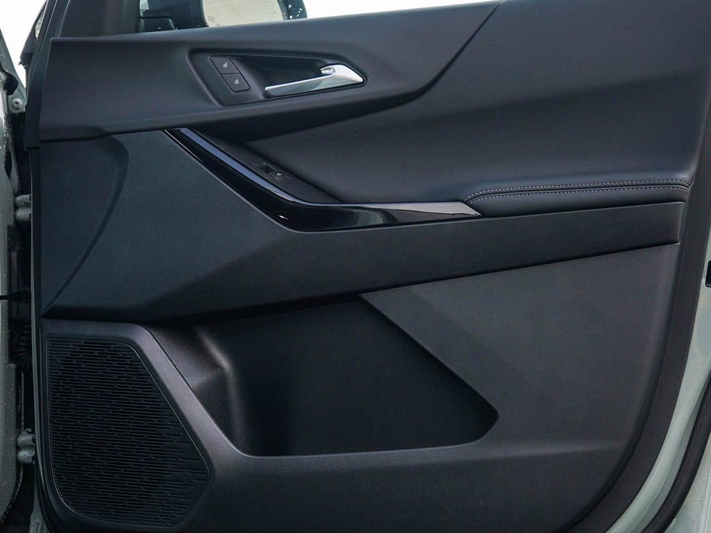 New 2026 Chevrolet Equinox LT w/ LPO, Floor Liner Package image 9