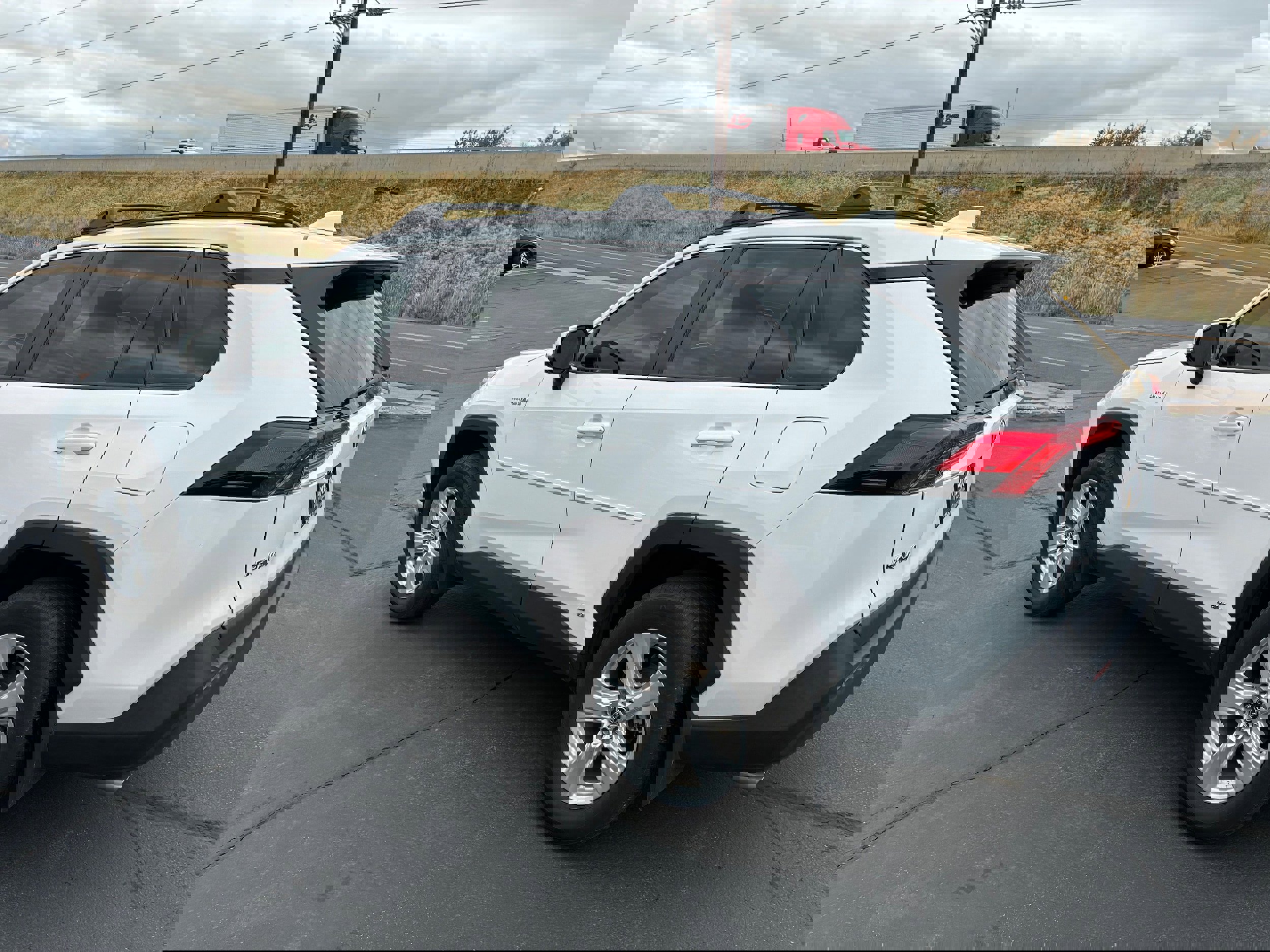 Used 2020 Toyota RAV4 XLE image 4