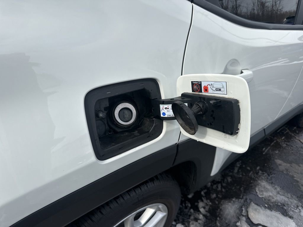 Used 2023 Jeep Renegade Latitude image 42