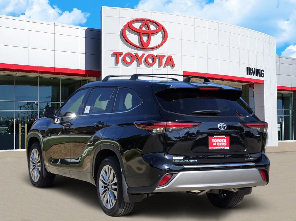 New 2026 Toyota Highlander Platinum AWD/4WD image 3