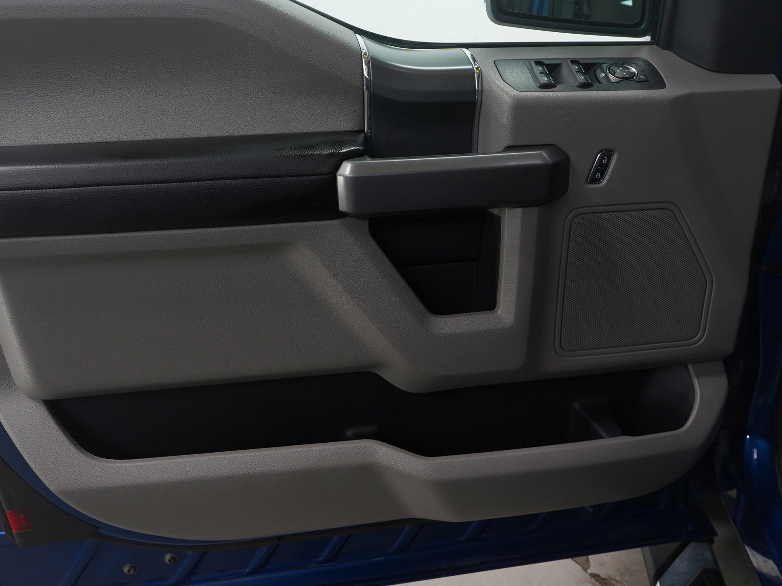 Used 2018 Ford F150 XLT w/ Equipment Group 302A Luxury image 19